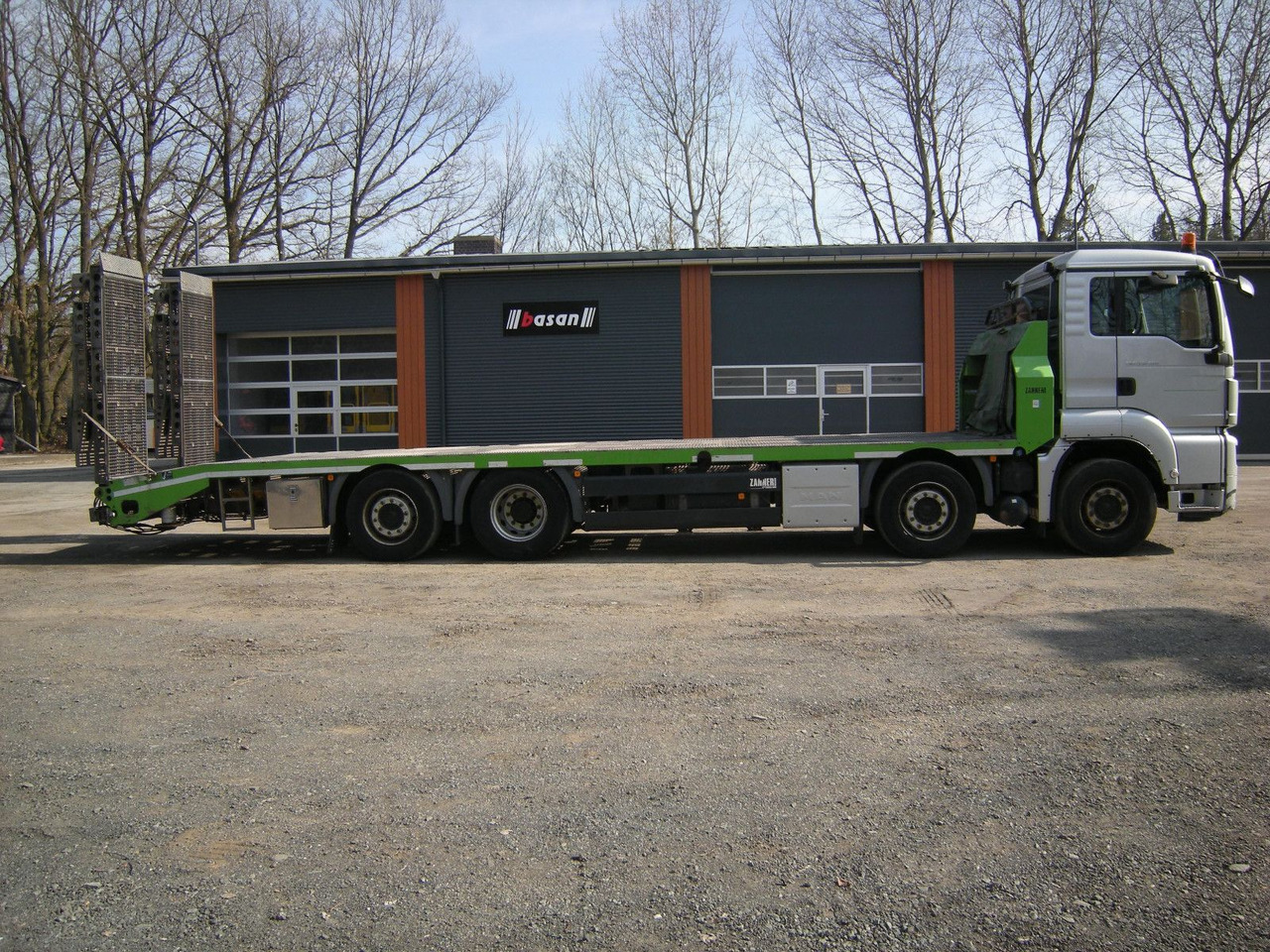 MAN 35.400, Zanner Plateau, Rampen, Winde - Karrotrec: foto 1 MAN 35.400, Zanner Plateau, Rampen, Winde - Karrotrec: foto 1