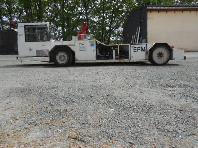 MAN AM110 Flugzeugschlepper MAN AM110 Flugzeugschlepper - Automjet për tërheqjen e aeroplanit: foto 5 MAN AM110 Flugzeugschlepper MAN AM110 Flugzeugschlepper - Automjet për tërheqjen e aeroplanit: foto 5