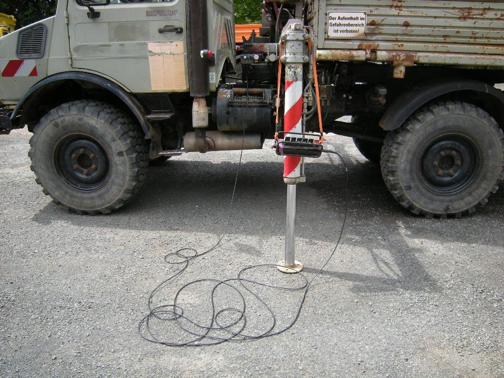 Unimog U1250 mit Kran - Kamioncine vetëshkarkuese: foto 4 Unimog U1250 mit Kran - Kamioncine vetëshkarkuese: foto 4