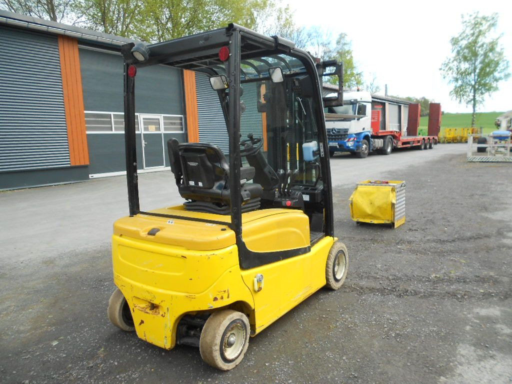 Yale ERP20VF, 2 Tonnen Stapler - Pirun ngritës: foto 2 Yale ERP20VF, 2 Tonnen Stapler - Pirun ngritës: foto 2