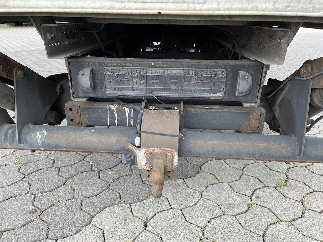 FUSO Canter 7C18 4x2 Ladebordwand   Getriebeschaden - Kamioncine me tendë: foto 4 FUSO Canter 7C18 4x2 Ladebordwand   Getriebeschaden - Kamioncine me tendë: foto 4