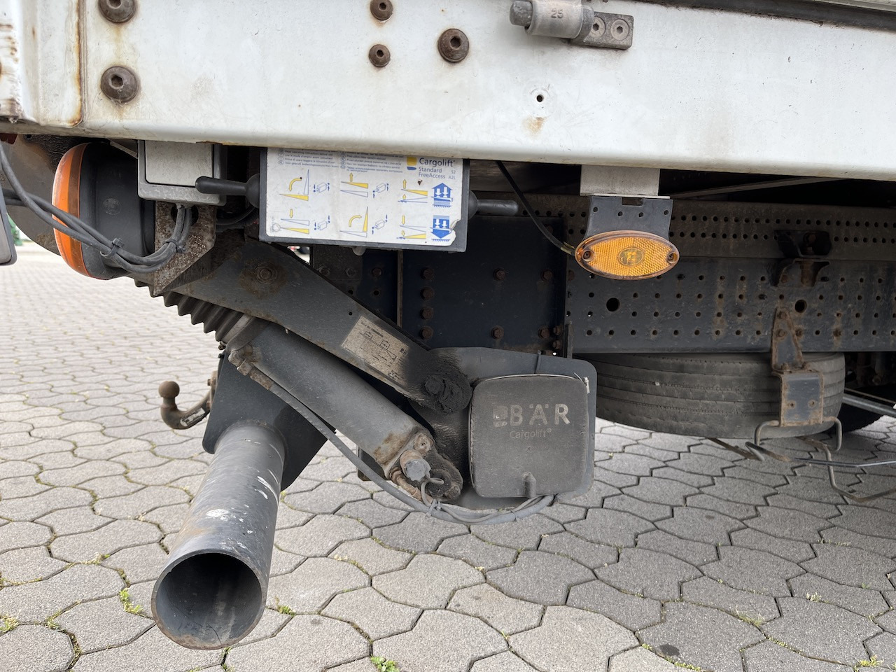 FUSO Canter 7C18 4x2 Ladebordwand   Getriebeschaden - Kamioncine me tendë: foto 5 FUSO Canter 7C18 4x2 Ladebordwand   Getriebeschaden - Kamioncine me tendë: foto 5