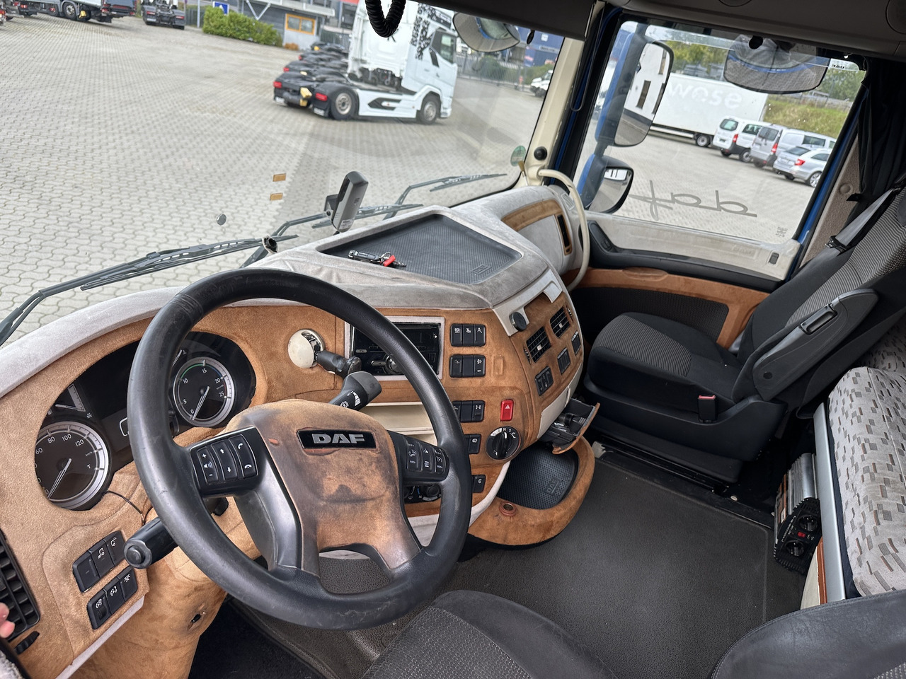 Daf XF 460 4x2 Retarder - Gjysmë-kamion: foto 2 Daf XF 460 4x2 Retarder - Gjysmë-kamion: foto 2