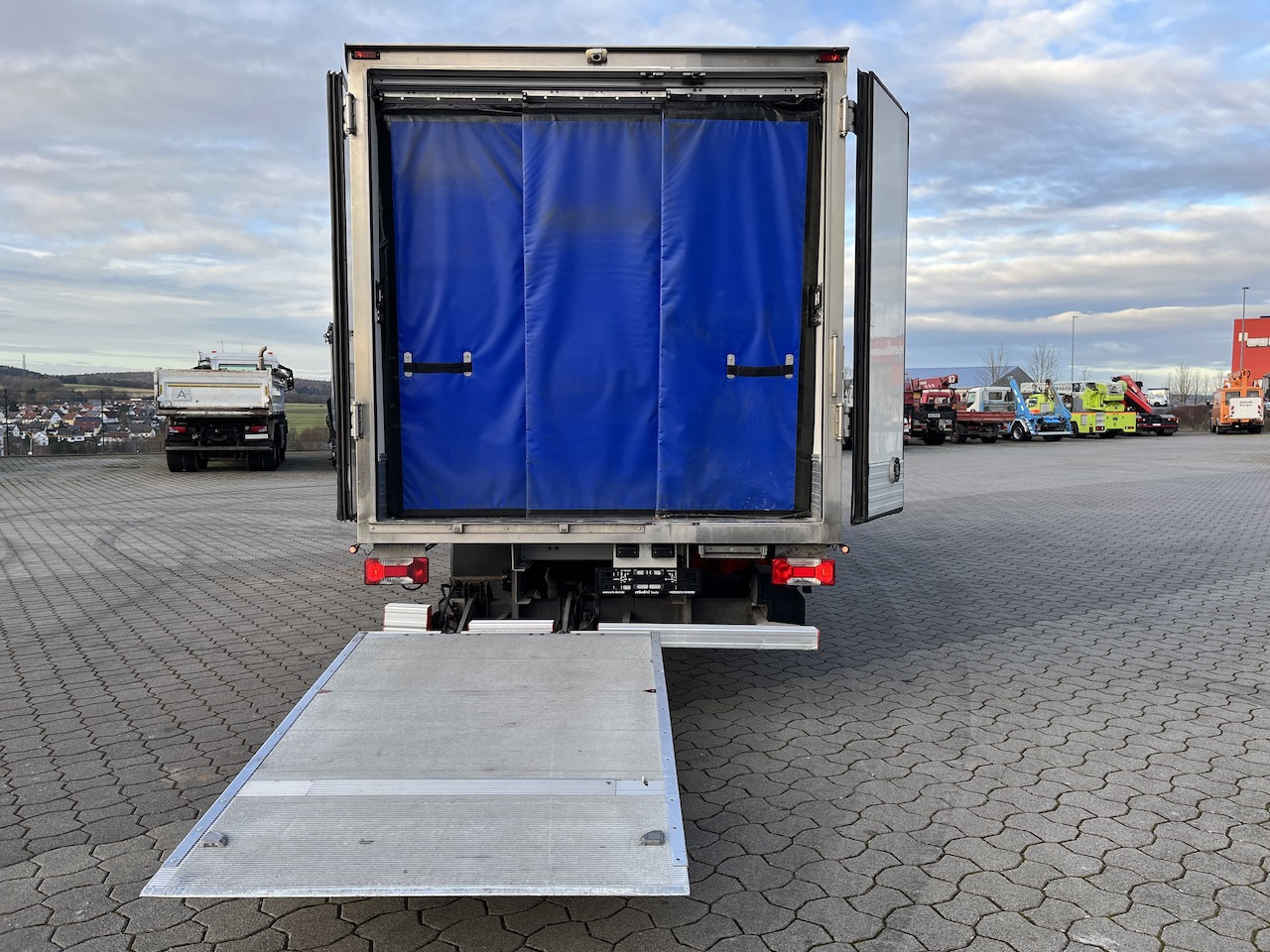 Iveco 70C18 Daily Frischedienst Tiefkühlkoffer LBW - Furgon frigorifer: foto 4 Iveco 70C18 Daily Frischedienst Tiefkühlkoffer LBW - Furgon frigorifer: foto 4