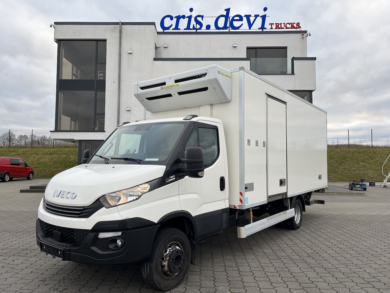 Iveco 70C18 Daily  Tiefkühlkoffer mit Ladebordwand - Furgon frigorifer: foto 1 Iveco 70C18 Daily  Tiefkühlkoffer mit Ladebordwand - Furgon frigorifer: foto 1