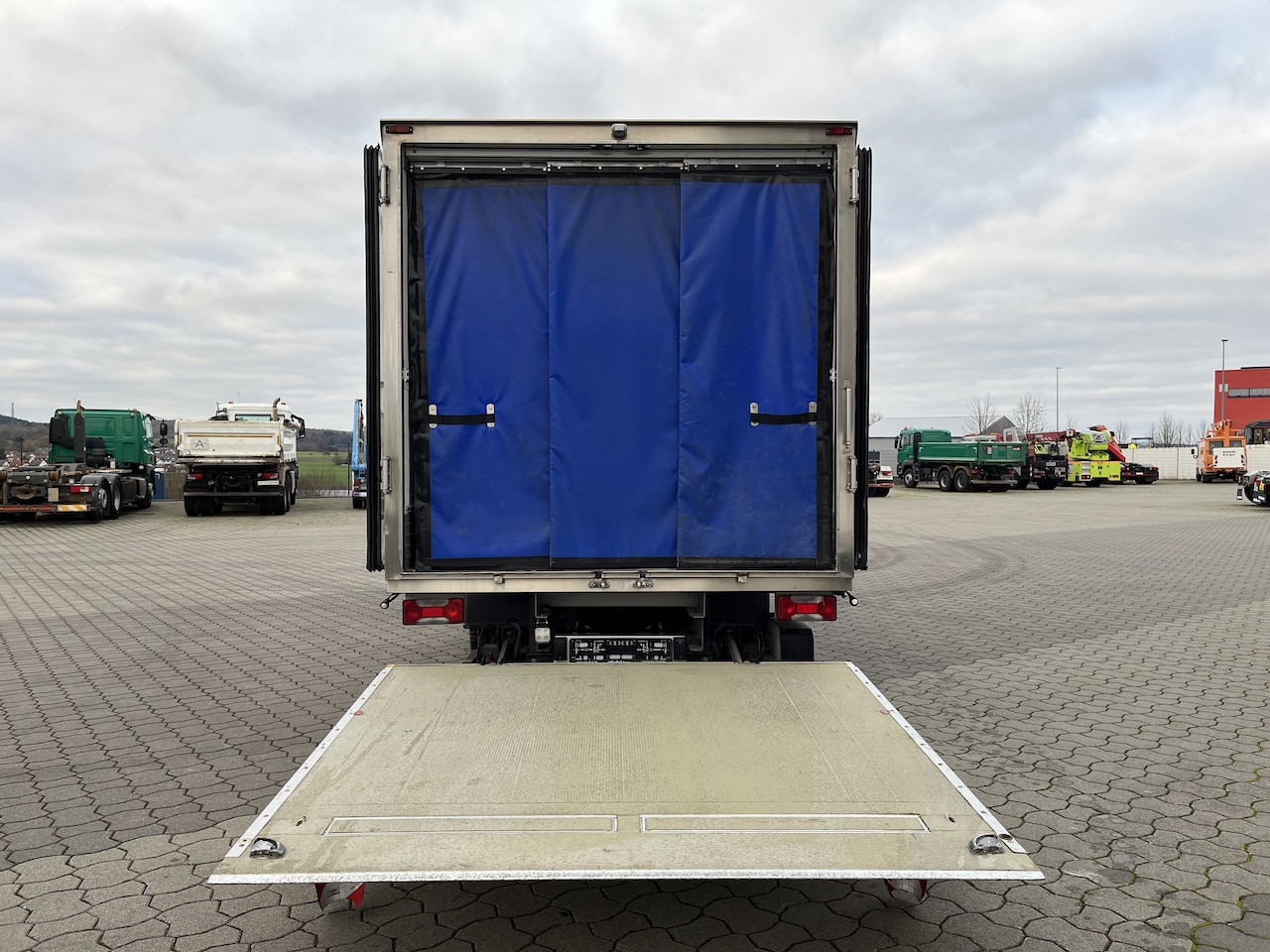 Iveco 70C18 Daily  Tiefkühlkoffer mit Ladebordwand - Furgon frigorifer: foto 4 Iveco 70C18 Daily  Tiefkühlkoffer mit Ladebordwand - Furgon frigorifer: foto 4