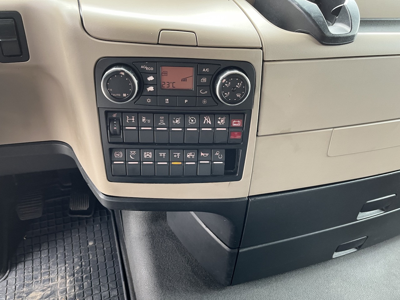 MAN TGX 26.500 6x2 Fahrgestell Lenk-Liftachse AHK - Kamioni: foto 2 MAN TGX 26.500 6x2 Fahrgestell Lenk-Liftachse AHK - Kamioni: foto 2