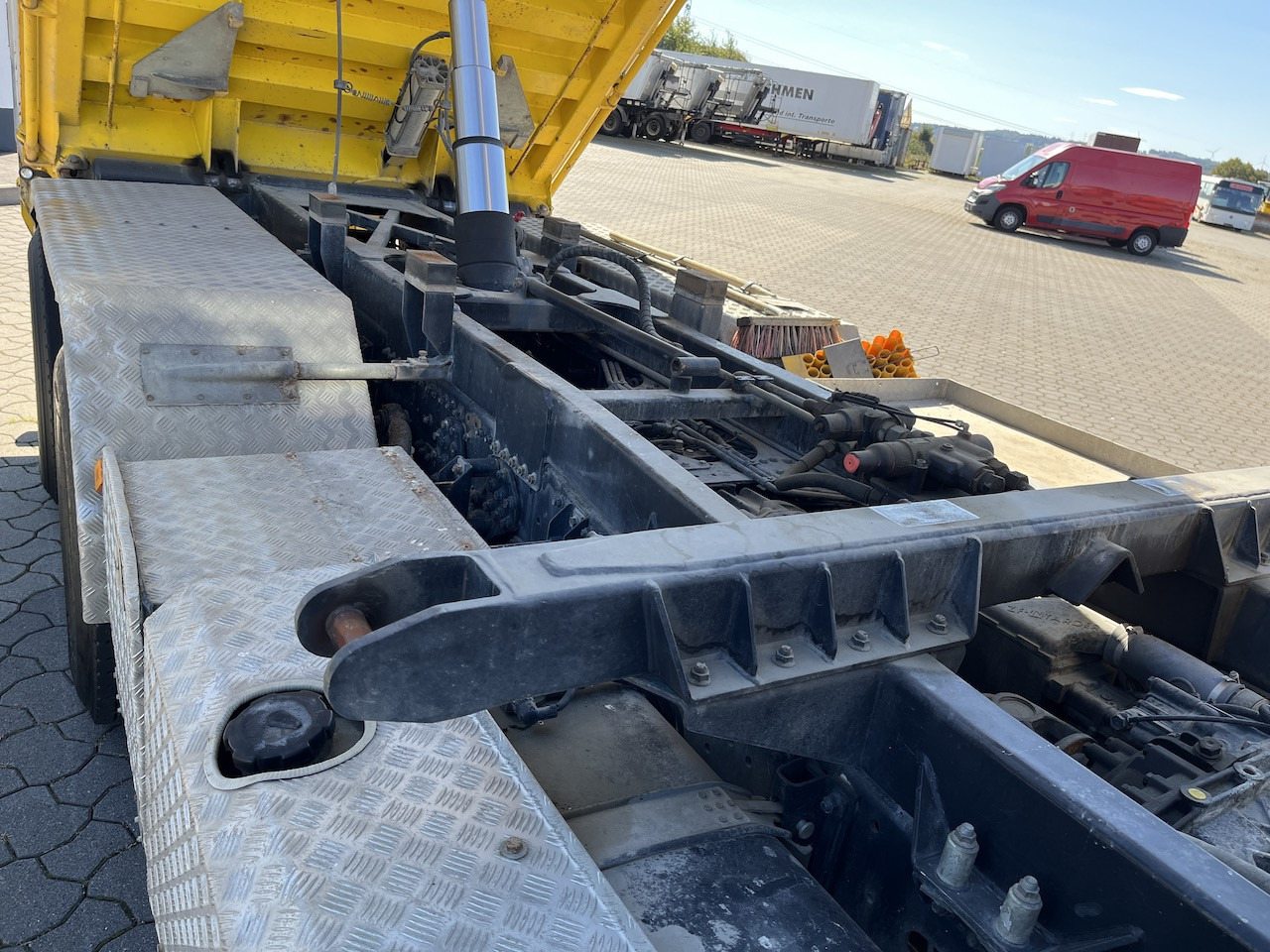 MAN TGS 28.480 6x4 4x4 Dreiseitenkipper Allrad Liftachse - Kamion vetëshkarkues: foto 3 MAN TGS 28.480 6x4 4x4 Dreiseitenkipper Allrad Liftachse - Kamion vetëshkarkues: foto 3