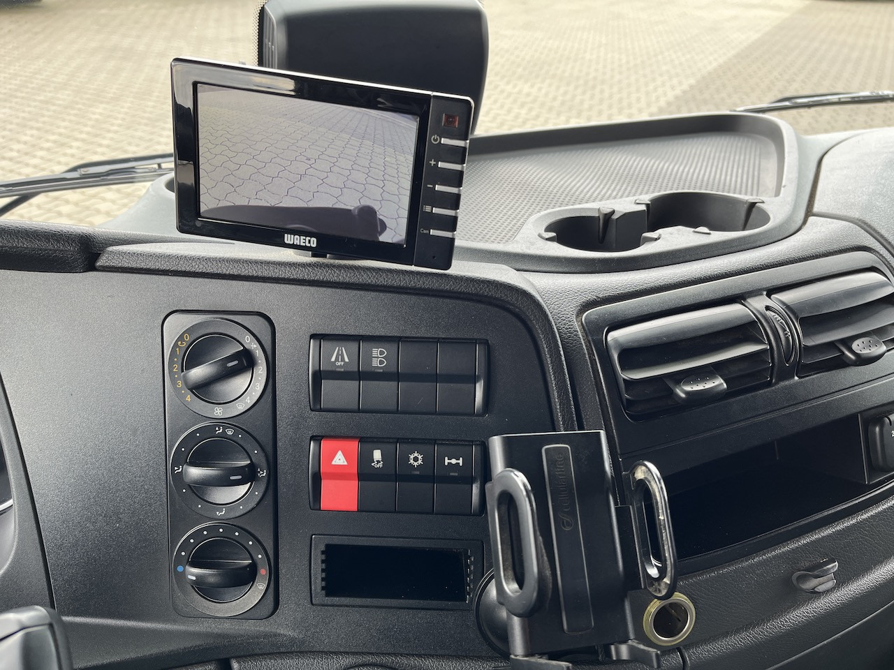 Mercedes-Benz Atego 823 4x2 AHK Hebezug Seilzug Brennholz - Kamioncine me karroceri: foto 3 Mercedes-Benz Atego 823 4x2 AHK Hebezug Seilzug Brennholz - Kamioncine me karroceri: foto 3