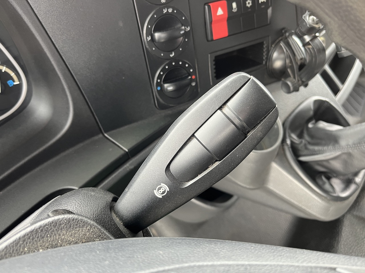 Mercedes-Benz Atego 823 4x2 AHK Hebezug Seilzug Brennholz - Kamioncine me karroceri: foto 2 Mercedes-Benz Atego 823 4x2 AHK Hebezug Seilzug Brennholz - Kamioncine me karroceri: foto 2