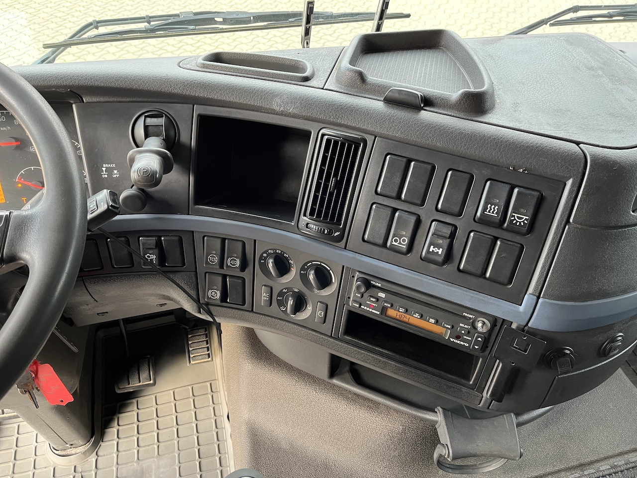 Volvo FH 520 6x2 Palfinger PK 12502 | AHK - Kamion me vinç, Kamion me karroceri të hapur: foto 4 Volvo FH 520 6x2 Palfinger PK 12502 | AHK - Kamion me vinç, Kamion me karroceri të hapur: foto 4