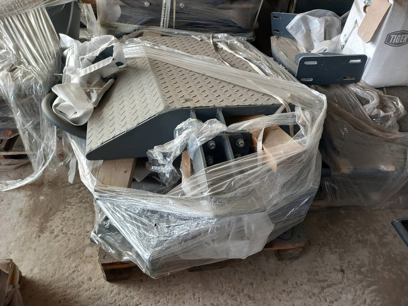 Komatsu PW158-11 MUDGUARDS - Kokë për Makineri ndërtimi: foto 2 Komatsu PW158-11 MUDGUARDS - Kokë për Makineri ndërtimi: foto 2