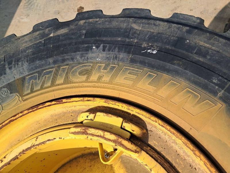 Komatsu WA380 4x RIM ASSY 423-30-62201 - Goma dhe bandazhe për Makineri ndërtimi: foto 4 Komatsu WA380 4x RIM ASSY 423-30-62201 - Goma dhe bandazhe për Makineri ndërtimi: foto 4