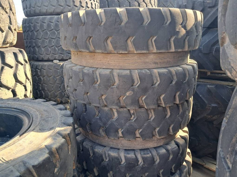 Trelleborg Excavator 10.00-20 SOLID (8 tyres) - Goma dhe bandazhe për Makineri ndërtimi: foto 2 Trelleborg Excavator 10.00-20 SOLID (8 tyres) - Goma dhe bandazhe për Makineri ndërtimi: foto 2