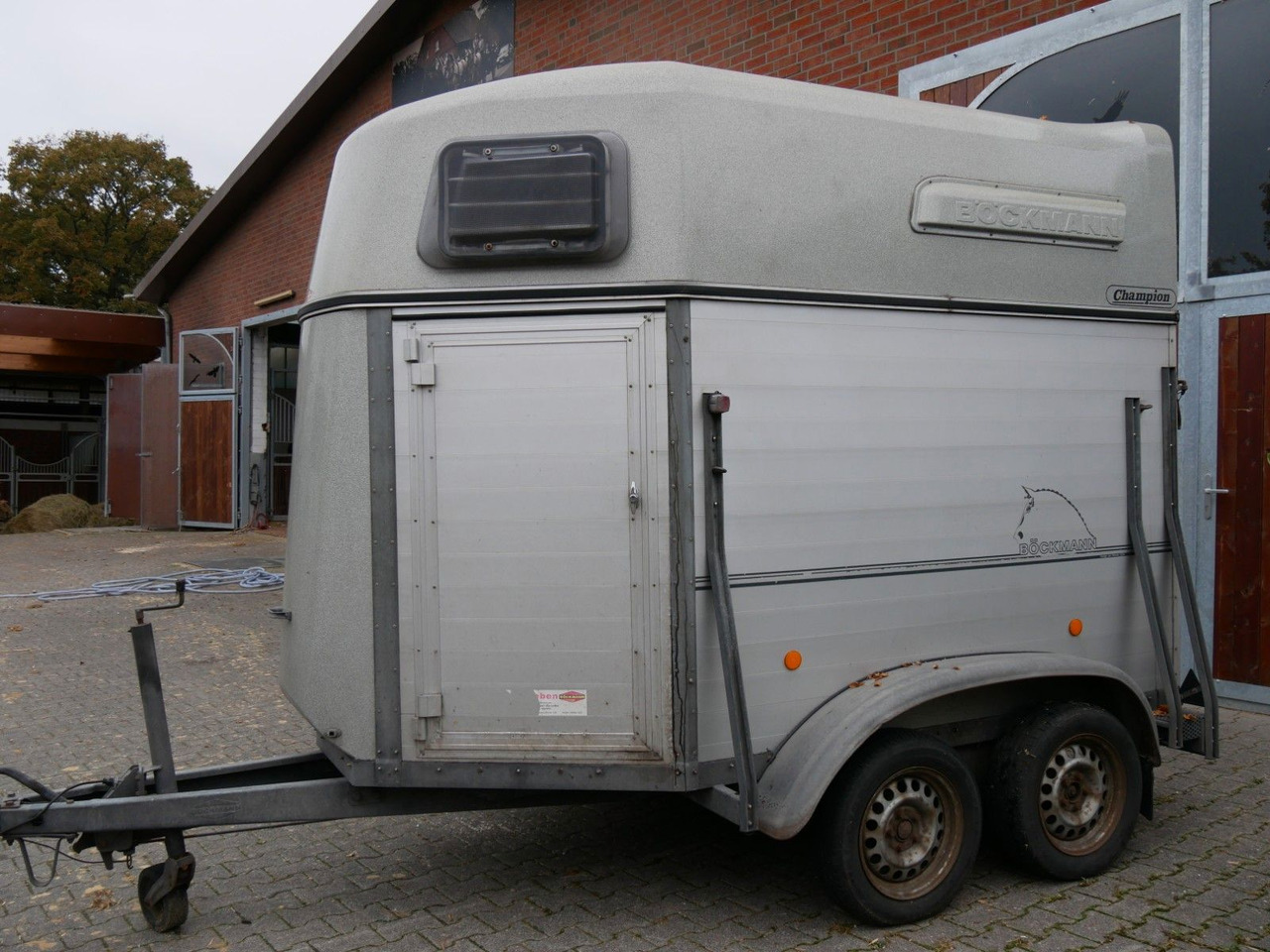 Böckmann Alu 2 Pferde mit Sattelkammer - Rimorkio bagëtish: foto 2 Böckmann Alu 2 Pferde mit Sattelkammer - Rimorkio bagëtish: foto 2