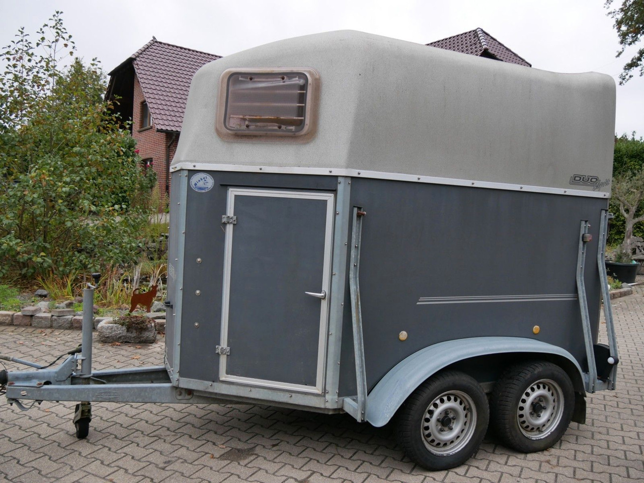 Böckmann Duo Esprit mit Sattelkammer - Rimorkio bagëtish: foto 1 Böckmann Duo Esprit mit Sattelkammer - Rimorkio bagëtish: foto 1