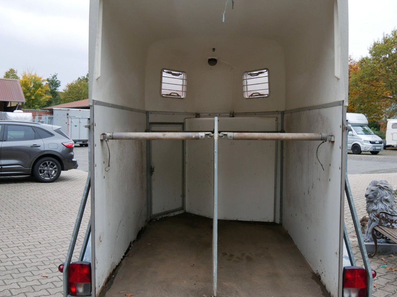 Böckmann Duo Esprit mit Sattelkammer - Rimorkio bagëtish: foto 4 Böckmann Duo Esprit mit Sattelkammer - Rimorkio bagëtish: foto 4