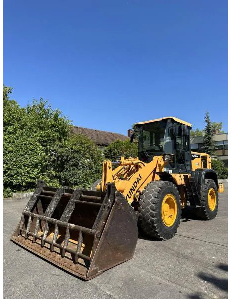 Hyundai HL730-9A 4X4 Radlader Mulch-/Klappschaufel KLIMA A HL730-9A 4X4 Radlader Mulch-/Klappschaufel KLIMA A/C - Fadrom me goma: foto 2 Hyundai HL730-9A 4X4 Radlader Mulch-/Klappschaufel KLIMA A HL730-9A 4X4 Radlader Mulch-/Klappschaufel KLIMA A/C - Fadrom me goma: foto 2