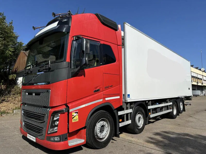 Volvo FH 16.550 XL 8x2 Tief Kühlkoffer ThermoKing LBW - Kamioni: foto 1 Volvo FH 16.550 XL 8x2 Tief Kühlkoffer ThermoKing LBW - Kamioni: foto 1