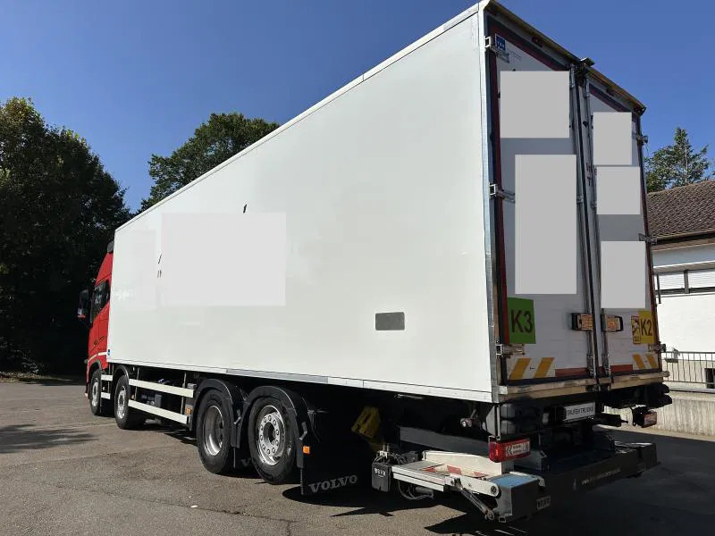 Volvo FH 16.550 XL 8x2 Tief Kühlkoffer ThermoKing LBW - Kamioni: foto 3 Volvo FH 16.550 XL 8x2 Tief Kühlkoffer ThermoKing LBW - Kamioni: foto 3