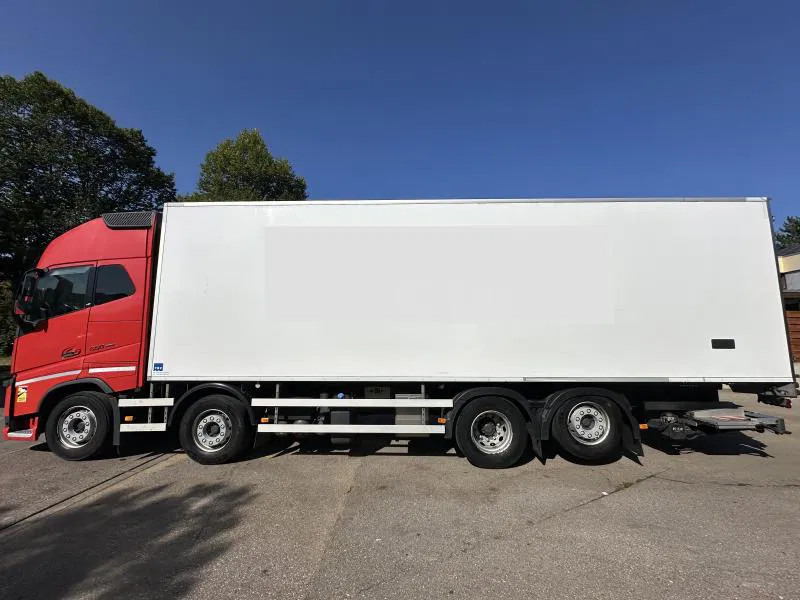 Volvo FH 16.550 XL 8x2 Tief Kühlkoffer ThermoKing LBW - Kamioni: foto 2 Volvo FH 16.550 XL 8x2 Tief Kühlkoffer ThermoKing LBW - Kamioni: foto 2