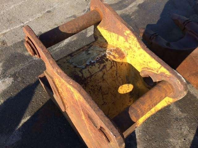 CATERPILLAR 290mm - Type Tractopelle - Kovë ekskavatori: foto 4 CATERPILLAR 290mm - Type Tractopelle - Kovë ekskavatori: foto 4