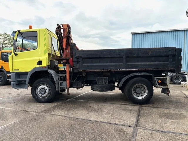 DAF 65 -180ATI 4x4 FULL STEEL 3-WAY KIPPER AND PALFINGER CRANE (EURO 2 / MANUAL GEARBOX / FULL STEEL SUSPENSION / ETC.) - Kamion vetëshkarkues, Kamion me vinç: foto 5 DAF 65 -180ATI 4x4 FULL STEEL 3-WAY KIPPER AND PALFINGER CRANE (EURO 2 / MANUAL GEARBOX / FULL STEEL SUSPENSION / ETC.) - Kamion vetëshkarkues, Kamion me vinç: foto 5