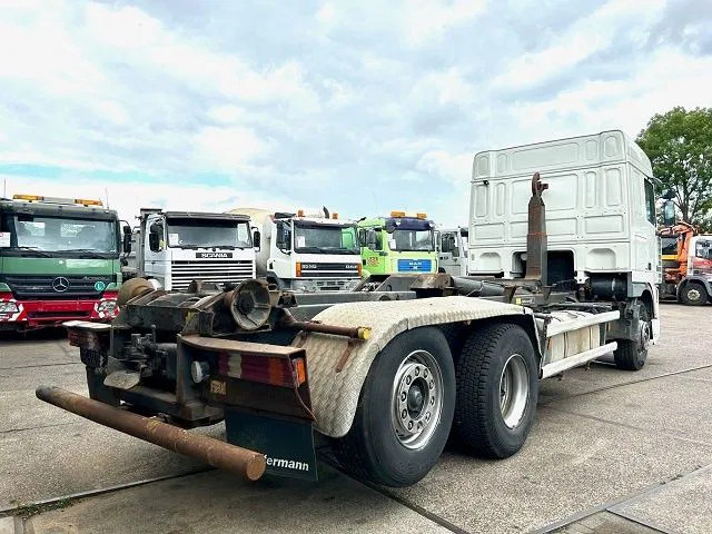 DAF 95.480 XF SPACECAB 6x2 WITH HOOK-ARM SYSTEM (EURO 3 / ZF16 MANUAL GEARBOX / ZF-INTARDER / STEEL-/AIR SUSPENSION / AIRCONDITIONIN - Kamion vetëngarkues: foto 3 DAF 95.480 XF SPACECAB 6x2 WITH HOOK-ARM SYSTEM (EURO 3 / ZF16 MANUAL GEARBOX / ZF-INTARDER / STEEL-/AIR SUSPENSION / AIRCONDITIONIN - Kamion vetëngarkues: foto 3