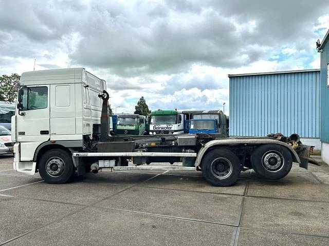 DAF 95.480 XF SPACECAB 6x2 WITH HOOK-ARM SYSTEM (EURO 3 / ZF16 MANUAL GEARBOX / ZF-INTARDER / STEEL-/AIR SUSPENSION / AIRCONDITIONIN - Kamion vetëngarkues: foto 5 DAF 95.480 XF SPACECAB 6x2 WITH HOOK-ARM SYSTEM (EURO 3 / ZF16 MANUAL GEARBOX / ZF-INTARDER / STEEL-/AIR SUSPENSION / AIRCONDITIONIN - Kamion vetëngarkues: foto 5