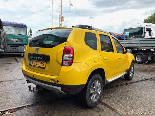 Dacia Duster 1.5DCI 4x4 MINI MPV (6 GEARS MANUAL GEARBOX / AIRCONDITIONING / CRUISE CONTROL / ETC.) - Veturë: foto 3 Dacia Duster 1.5DCI 4x4 MINI MPV (6 GEARS MANUAL GEARBOX / AIRCONDITIONING / CRUISE CONTROL / ETC.) - Veturë: foto 3