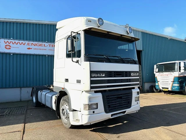 DAF 95.380 XF SPACECAB (EURO 2 / ZF16 MANUAL GEARBOX / D.E.B. ENGINE BRAKE / AIRCONDITIONING) - Gjysmë-kamion: foto 2 DAF 95.380 XF SPACECAB (EURO 2 / ZF16 MANUAL GEARBOX / D.E.B. ENGINE BRAKE / AIRCONDITIONING) - Gjysmë-kamion: foto 2