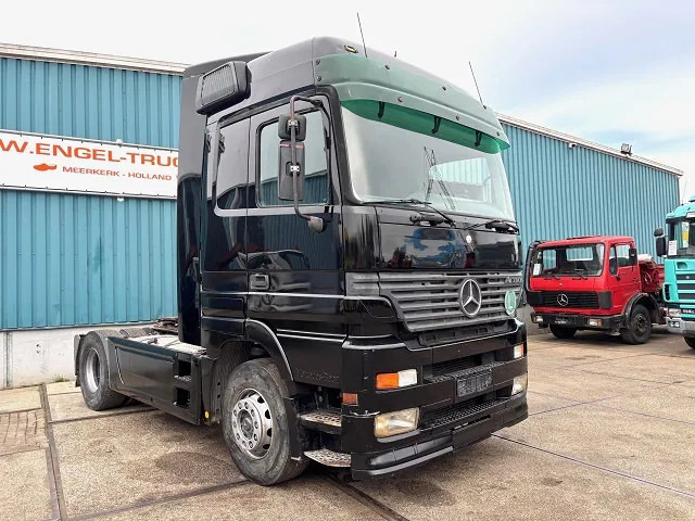 Mercedes-Benz Actros 1840 LS (MP1) 4x2 MEGASPACE (EPS WITH CLUTCH (3 PEDALS) / RETARDER / AIRCONDITIONING) - Gjysmë-kamion: foto 2 Mercedes-Benz Actros 1840 LS (MP1) 4x2 MEGASPACE (EPS WITH CLUTCH (3 PEDALS) / RETARDER / AIRCONDITIONING) - Gjysmë-kamion: foto 2