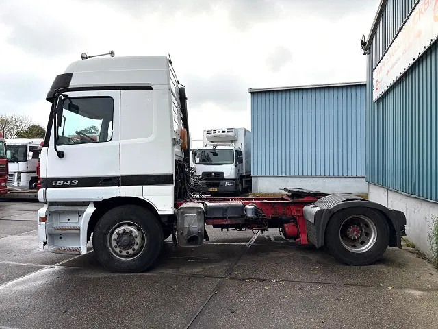 Mercedes-Benz Actros 1843 LS (MP1) (EPS WITH CLUTCH (3 PEDALS) / AIRCONDITIONING / SUNVISOR / ETC.) - Gjysmë-kamion: foto 5 Mercedes-Benz Actros 1843 LS (MP1) (EPS WITH CLUTCH (3 PEDALS) / AIRCONDITIONING / SUNVISOR / ETC.) - Gjysmë-kamion: foto 5