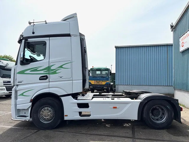 Mercedes-Benz Actros 1845 LS BIGSPACE (RETARDER / EURO 5 / TELLIGENT GEARBOX / FULL SPOILERSET / 2x DIESELTANK / AIRCONDITIONING) - Gjysmë-kamion: foto 5 Mercedes-Benz Actros 1845 LS BIGSPACE (RETARDER / EURO 5 / TELLIGENT GEARBOX / FULL SPOILERSET / 2x DIESELTANK / AIRCONDITIONING) - Gjysmë-kamion: foto 5