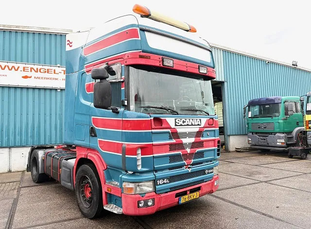 Scania R164-580 V8 TOPLINE COLLECTORS ITEM!! / APK 10-2026!! (12+2 MANUAL GEARBOX / RETARDER / AIRCONDITIONING / 2x TANK / ETC.) - Gjysmë-kamion: foto 2 Scania R164-580 V8 TOPLINE COLLECTORS ITEM!! / APK 10-2026!! (12+2 MANUAL GEARBOX / RETARDER / AIRCONDITIONING / 2x TANK / ETC.) - Gjysmë-kamion: foto 2