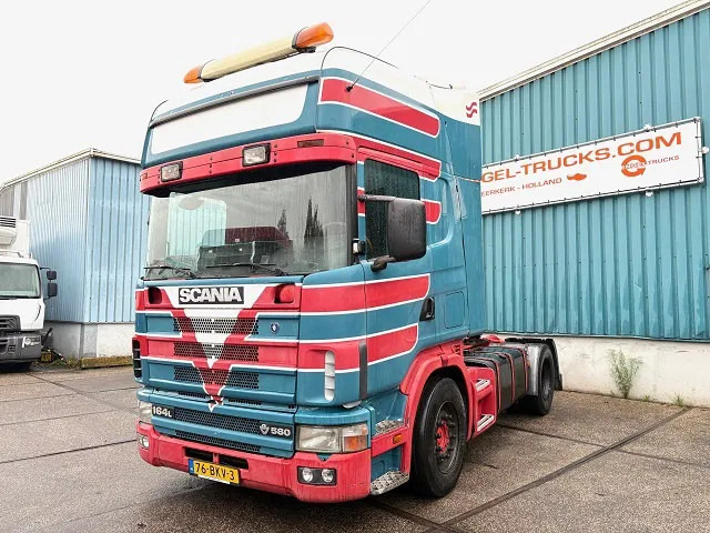 Scania R164-580 V8 TOPLINE COLLECTORS ITEM!! / APK 10-2026!! (12+2 MANUAL GEARBOX / RETARDER / AIRCONDITIONING / 2x TANK / ETC.) - Gjysmë-kamion: foto 1 Scania R164-580 V8 TOPLINE COLLECTORS ITEM!! / APK 10-2026!! (12+2 MANUAL GEARBOX / RETARDER / AIRCONDITIONING / 2x TANK / ETC.) - Gjysmë-kamion: foto 1