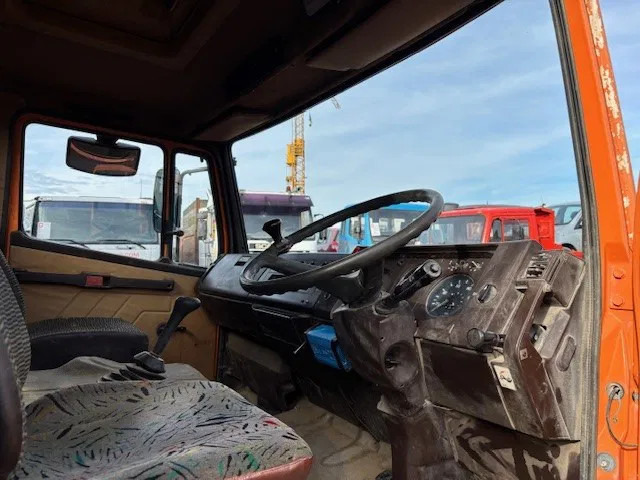 Interior photo 1: Lizingu i Mercedes-Benz 914 KO RHD 4x2 FULL STEEL TANK TRUCK (6-CILINDER ENGINE / MANUAL GEARBOX / FULL STEEL SUSPENSION) Mercedes-Benz 914 KO RHD 4x2 FULL STEEL TANK TRUCK (6-CILINDER ENGINE / MANUAL GEARBOX / FULL STEEL SUSPENSION)