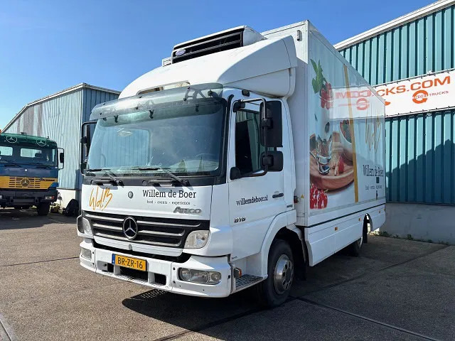 Mercedes-Benz Atego 816 L 4x2 ORIGINAL DUTCH COOLER TRUCK WITH CARRIER XARIOS 600D/E (MANUAL GEARBOX / AIRCONDITIONING / 2.000 KG. TAILLIFT) - Kamion frigorifer: foto 1 Mercedes-Benz Atego 816 L 4x2 ORIGINAL DUTCH COOLER TRUCK WITH CARRIER XARIOS 600D/E (MANUAL GEARBOX / AIRCONDITIONING / 2.000 KG. TAILLIFT) - Kamion frigorifer: foto 1
