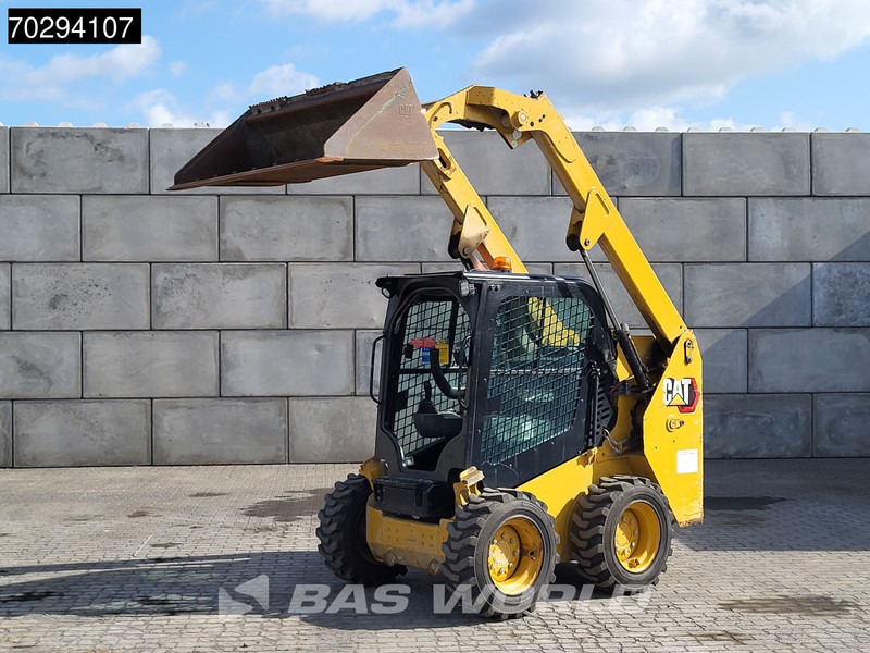 Caterpillar 226 D3 BUCKET + FORKS - Mini fadrom: foto 2 Caterpillar 226 D3 BUCKET + FORKS - Mini fadrom: foto 2