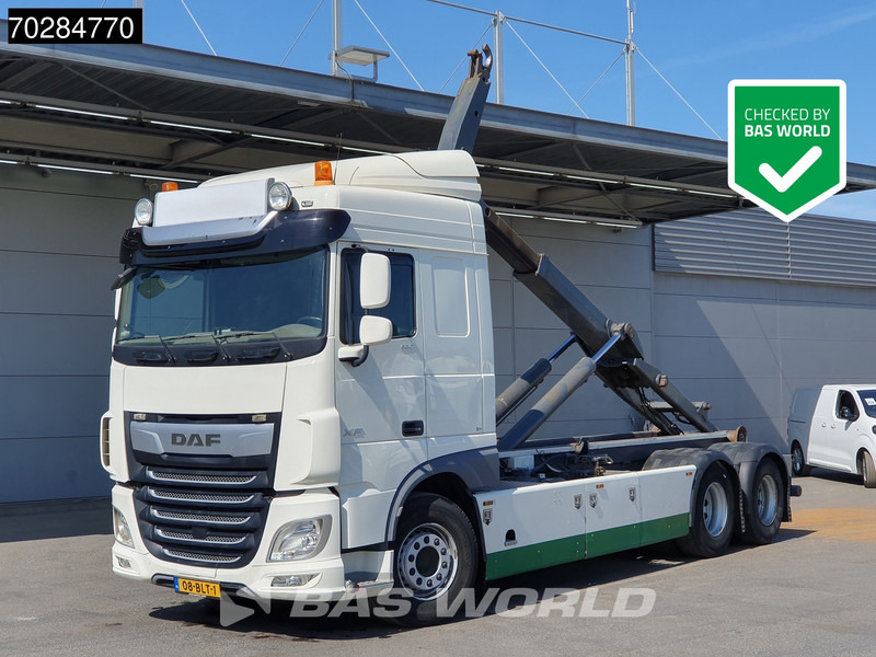 DAF XF 530 XF 6X2 NL-Truck VDL Hooklift Standklima Automatic ACC Euro 6 - Kamion vetëngarkues: foto 1 DAF XF 530 XF 6X2 NL-Truck VDL Hooklift Standklima Automatic ACC Euro 6 - Kamion vetëngarkues: foto 1