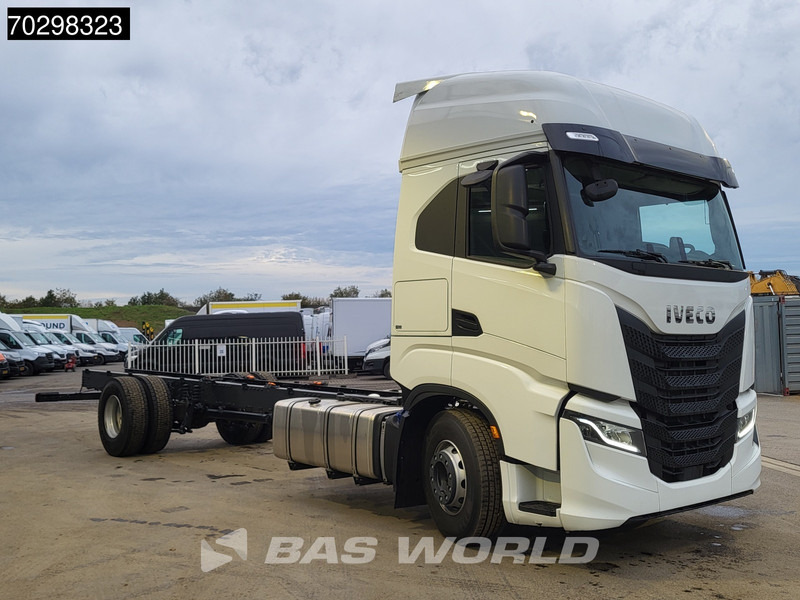Iveco S-Way 420 4X2 NEW! Chassis, Automatic Standklima 2xTanks Euro 6 - Kamion kabinë-shasi: foto 3 Iveco S-Way 420 4X2 NEW! Chassis, Automatic Standklima 2xTanks Euro 6 - Kamion kabinë-shasi: foto 3
