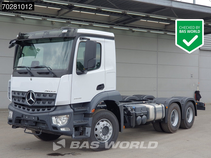 Mercedes-Benz Arocs 2636 6X4 NEW chassis Flange PTO Big-Axle Steelsuspension Euro 6 - Kamion kabinë-shasi: foto 1 Mercedes-Benz Arocs 2636 6X4 NEW chassis Flange PTO Big-Axle Steelsuspension Euro 6 - Kamion kabinë-shasi: foto 1
