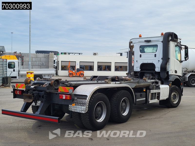 Mercedes-Benz Arocs 3342 6X4 HYVA 26-62-S Hooklift Big-Axle Automatic Euro 6 - Kamion vetëngarkues: foto 3 Mercedes-Benz Arocs 3342 6X4 HYVA 26-62-S Hooklift Big-Axle Automatic Euro 6 - Kamion vetëngarkues: foto 3