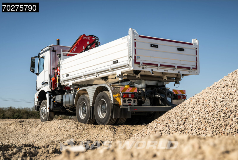 Mercedes-Benz Arocs 3348 6X6 Full Steel Retarder Fassi 25T/M Crane Kran Euro 6 - Kamion vetëshkarkues, Kamion me vinç: foto 5 Mercedes-Benz Arocs 3348 6X6 Full Steel Retarder Fassi 25T/M Crane Kran Euro 6 - Kamion vetëshkarkues, Kamion me vinç: foto 5