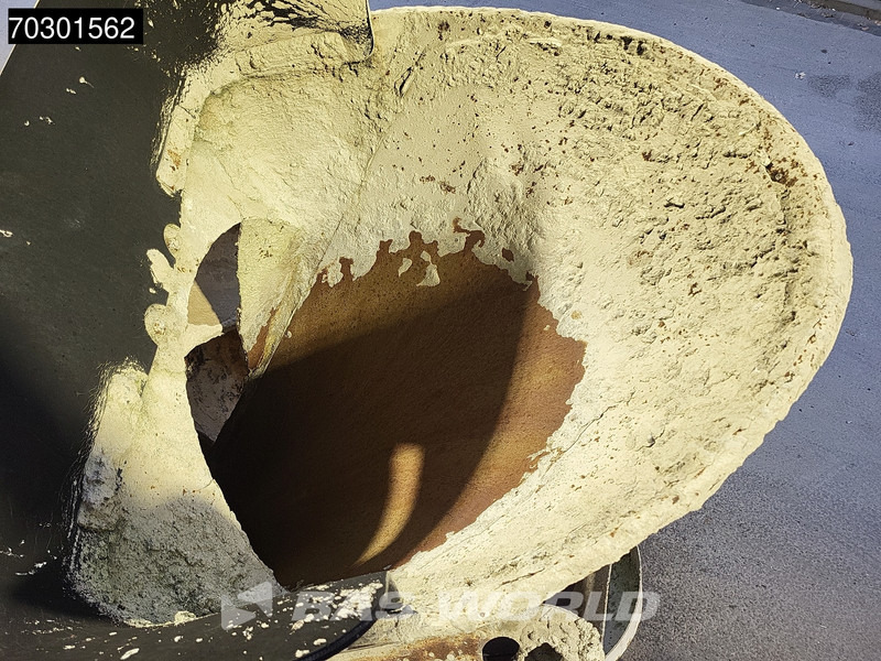 Mercedes-Benz Axor 3240 8X4 9m3 Liebherr mixer Steel suspension Manual Euro 5 - Autobetoniere: foto 5 Mercedes-Benz Axor 3240 8X4 9m3 Liebherr mixer Steel suspension Manual Euro 5 - Autobetoniere: foto 5