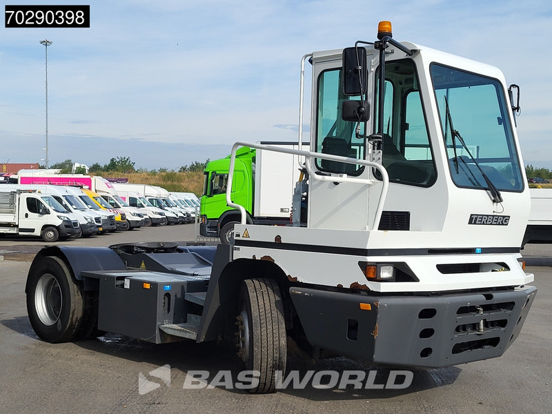 Terberg YT222 4X2 NL-Truck EPA Big-Axle Hebesattel - Traktor terminal: foto 3 Terberg YT222 4X2 NL-Truck EPA Big-Axle Hebesattel - Traktor terminal: foto 3