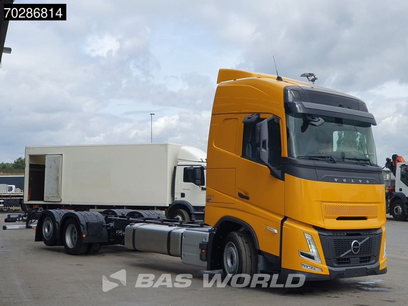 Volvo FH 460 6X2 NEW chassis! Full air Suspension Lift-Axle Navi ACC LED Euro 6 - Kamion kabinë-shasi: foto 3 Volvo FH 460 6X2 NEW chassis! Full air Suspension Lift-Axle Navi ACC LED Euro 6 - Kamion kabinë-shasi: foto 3