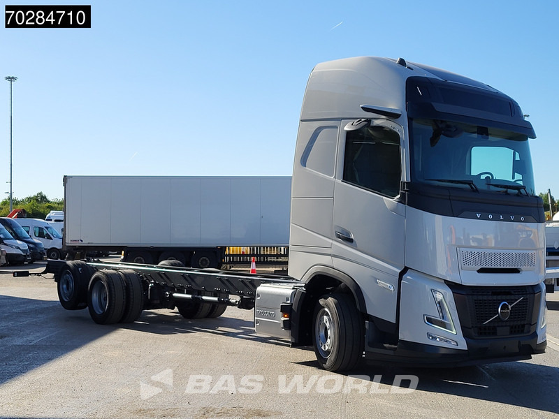 Volvo FH 62 R AERO 6X2 NEW Horsetruck chassis Lift+Lenkachse Dynamic Steering Mirror cam Euro 6 - Kamion kabinë-shasi: foto 3 Volvo FH 62 R AERO 6X2 NEW Horsetruck chassis Lift+Lenkachse Dynamic Steering Mirror cam Euro 6 - Kamion kabinë-shasi: foto 3