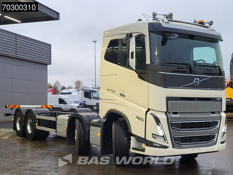 Volvo FH16 750 FH 8X4 NEW 8x4 chassis! Air suspension Big-Axle Automatic VEB+ Euro 6 - Kamion kabinë-shasi: foto 3 Volvo FH16 750 FH 8X4 NEW 8x4 chassis! Air suspension Big-Axle Automatic VEB+ Euro 6 - Kamion kabinë-shasi: foto 3