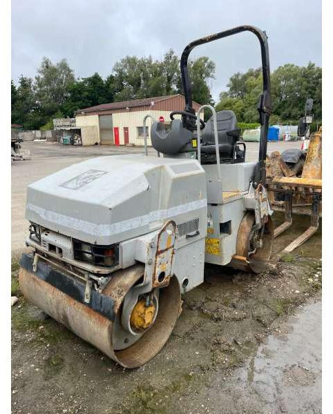 Caterpillar CB24 - Rul rrugësh: foto 1 Caterpillar CB24 - Rul rrugësh: foto 1
